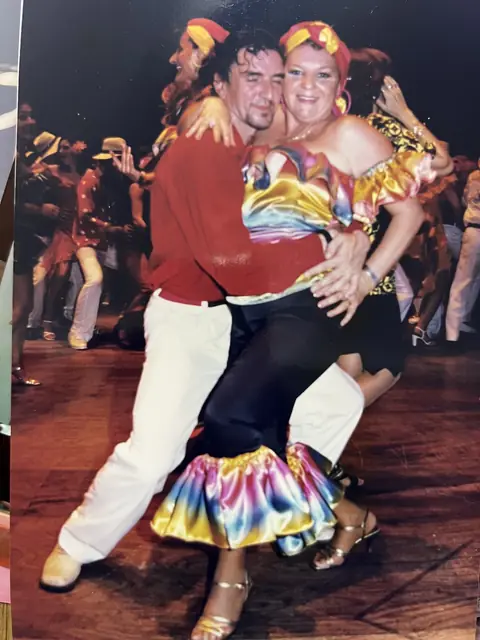 Chichita bailando en carnaval